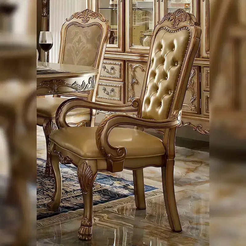 Lot de 2 chaises de salle à manger en similicuir, couleur os et patine dorée, avec capitonnage et garniture cloutée
