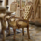 Lot de 2 chaises de salle à manger en similicuir, couleur os et patine dorée, avec capitonnage et garniture cloutée