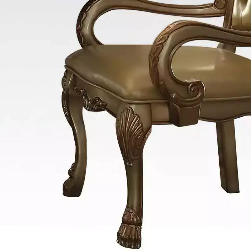 Lot de 2 chaises de salle à manger en similicuir, couleur os et patine dorée, avec capitonnage et garniture cloutée