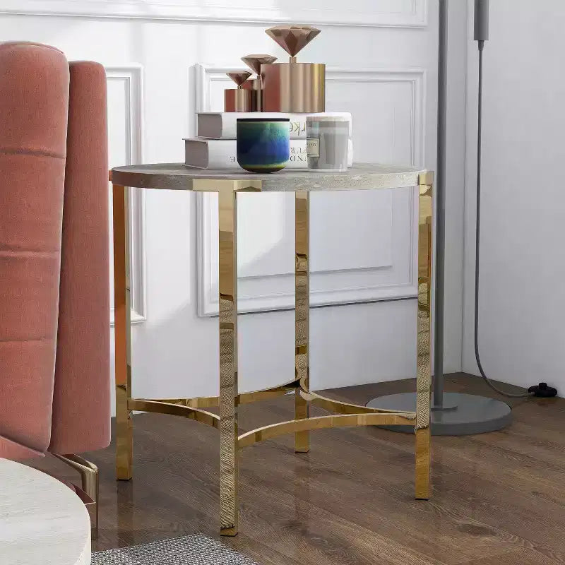 Table d'appoint ronde moderne – Pieds or champagne et plateau imitation marbre, 61x61 cm